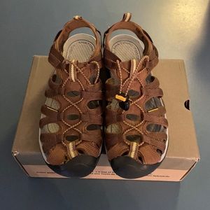 Keen Whisper sandals size 11